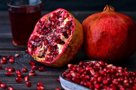 benefits of eating pomegranates